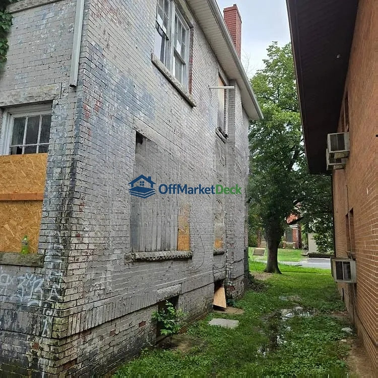 Off-market house in Huntington, West Virginia — 10 beds, 4 baths, $65,000 — photo 5 of 8