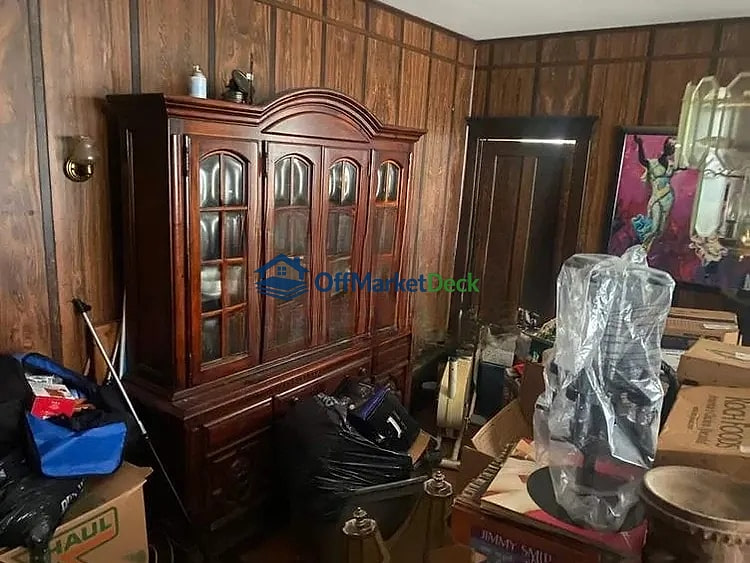 Off-market house in Evansville, Indiana — 4 beds, 2 baths, $70,000 — photo 4 of 8