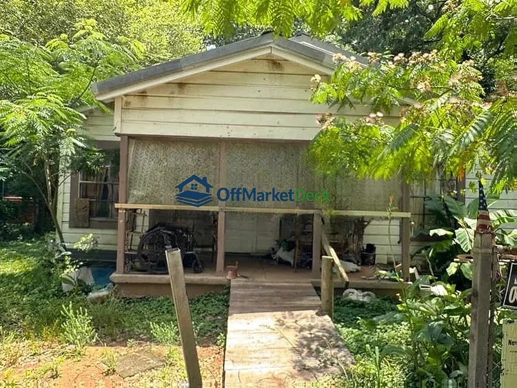 Off-market house in Hogansville, Georgia — 2 beds, 1 bath, $55,000 - Blurred background Image