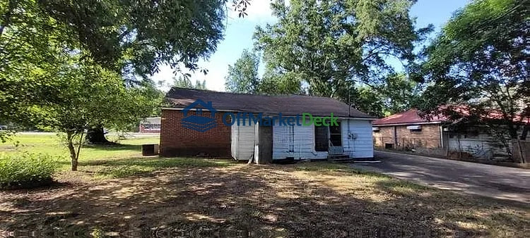 Off-market house in Summerville, Georgia — 3 beds, 2 baths, $85,000 — photo 2 of 8