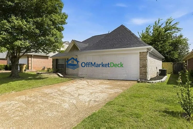 Off-market house in Shelby County, Tennessee — 3 beds, 2 baths, $251,000 — photo 3 of 8