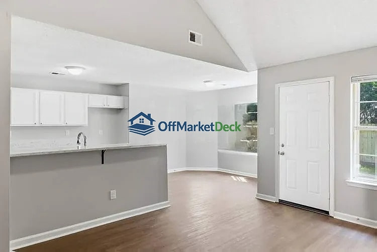 Off-market house in Shelby County, Tennessee — 3 beds, 2 baths, $251,000 — photo 5 of 8