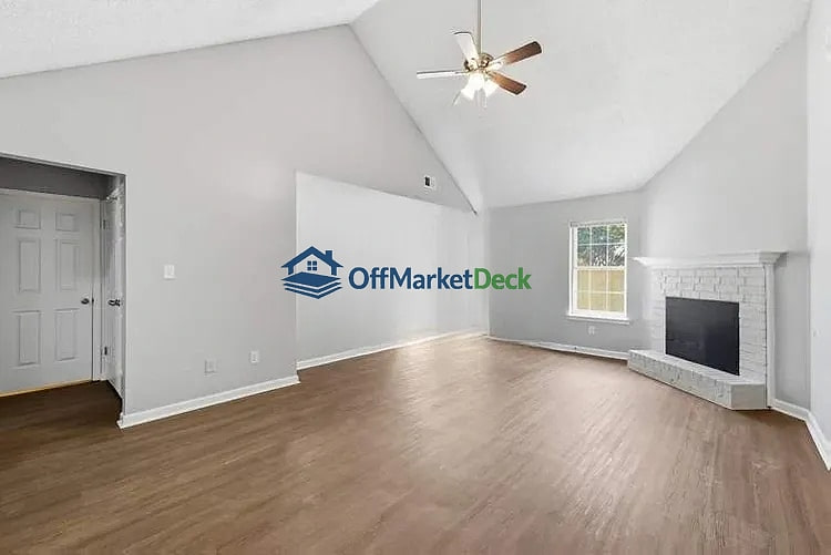 Off-market house in Shelby County, Tennessee — 3 beds, 2 baths, $251,000 — photo 4 of 8