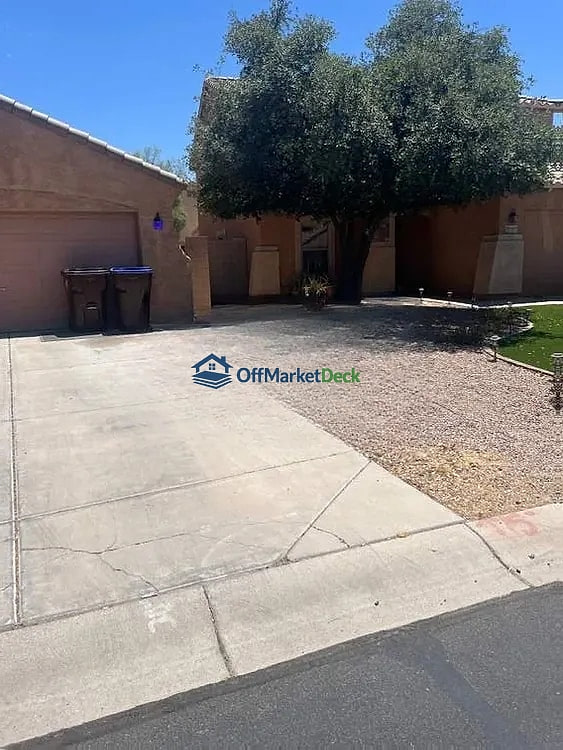 Off-market house in Maricopa, Arizona — 3 beds, 2 baths, $199,000 — photo 2 of 8