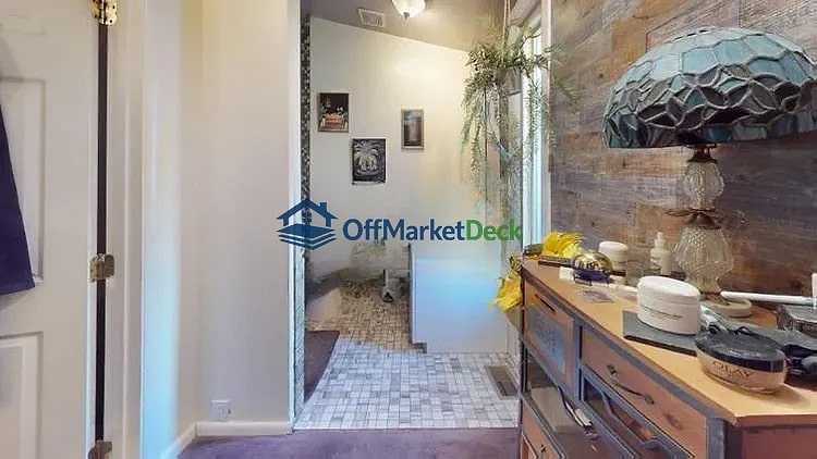 Off-market house in West Valley City, Utah — 4 beds, 3 baths, $435,000 — photo 4 of 8