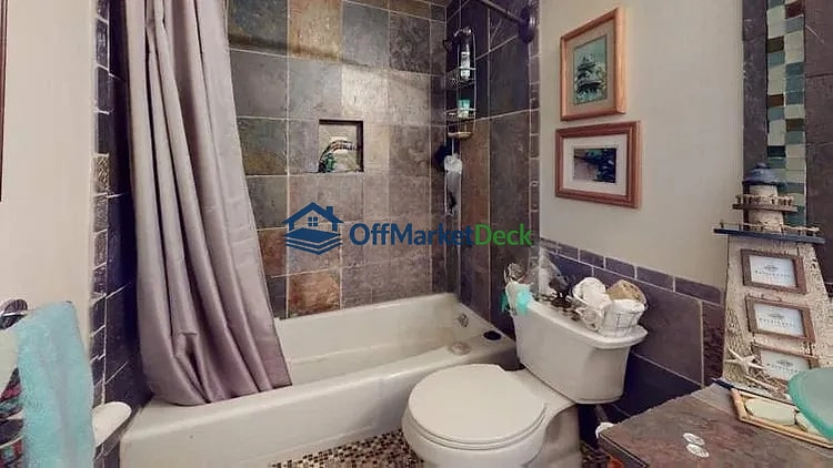 Off-market house in West Valley City, Utah — 4 beds, 3 baths, $435,000 — photo 3 of 8
