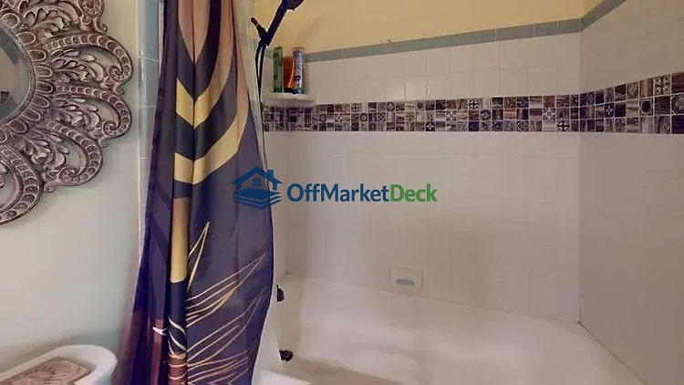 Off-market house in West Valley City, Utah — 4 beds, 3 baths, $435,000 — photo 5 of 8