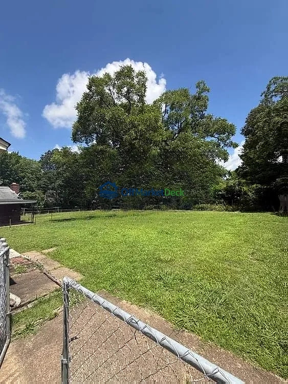 Off-market house in Memphis, Tennessee — 3 beds, 1 bath, $57,500 — photo 6 of 8