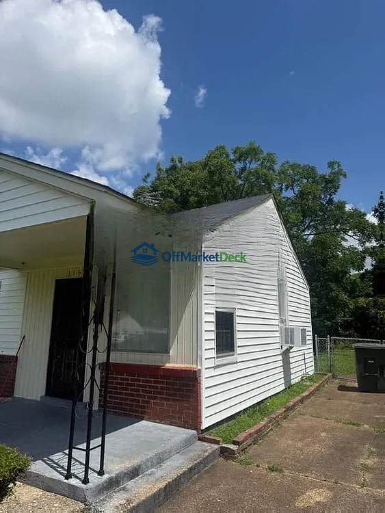 Off-market house in Memphis, Tennessee — 3 beds, 1 bath, $57,500 — photo 3 of 8