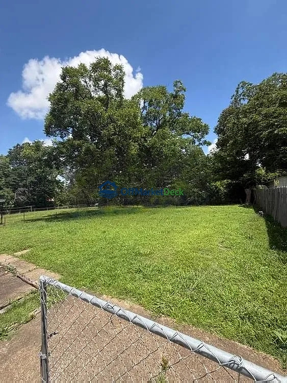Off-market house in Memphis, Tennessee — 3 beds, 1 bath, $57,500 — photo 5 of 8