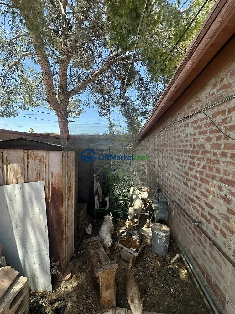 Off-market house in Tucson, Arizona — 3 beds, 2 baths, $204,990 — photo 5 of 8