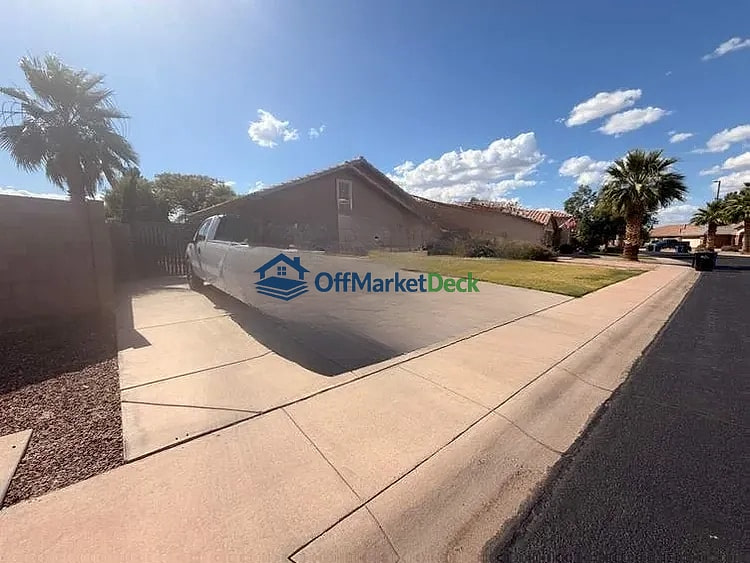 Off-market house in Gilbert, Arizona — 3 beds, 2 baths, $420,000 — photo 2 of 8