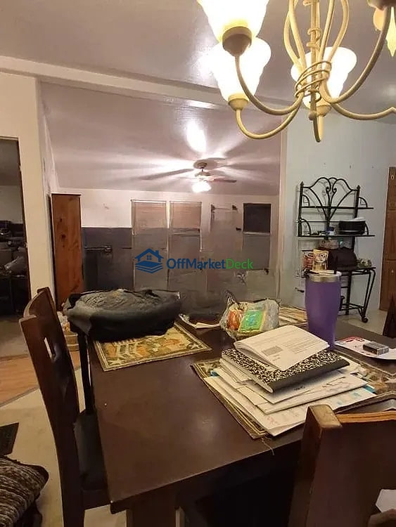Off-market house in Wittmann, Arizona — 3 beds, 2 baths, $230,000 — photo 6 of 8
