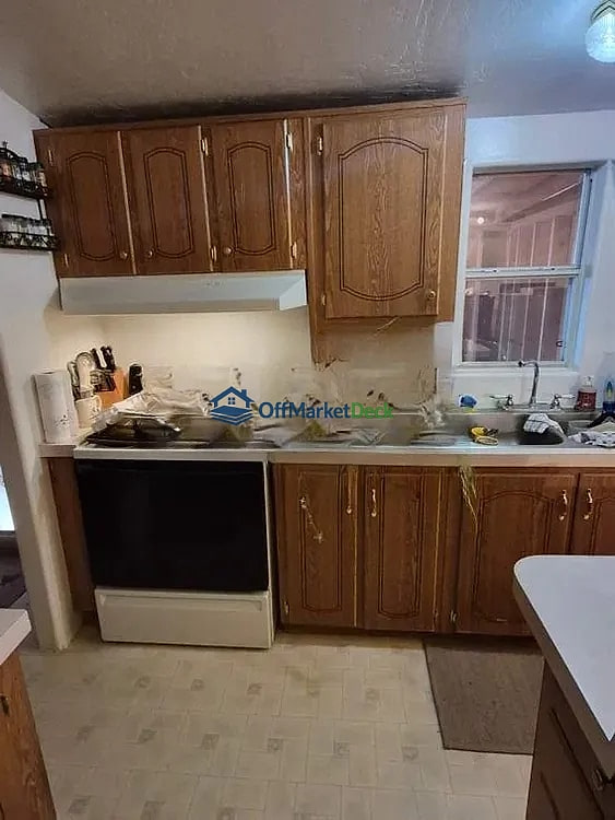 Off-market house in Wittmann, Arizona — 3 beds, 2 baths, $230,000 — photo 8 of 8