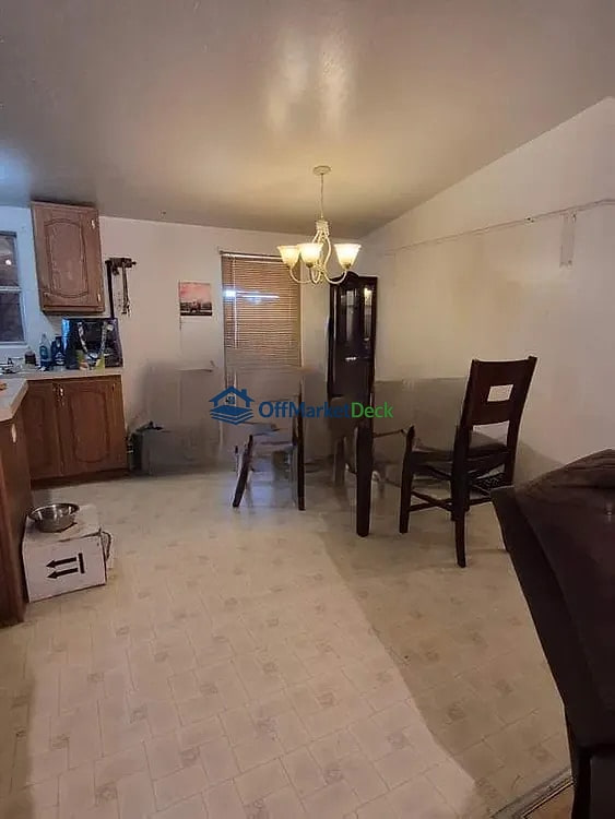 Off-market house in Wittmann, Arizona — 3 beds, 2 baths, $230,000 — photo 4 of 8