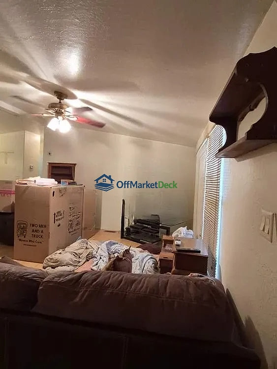 Off-market house in Wittmann, Arizona — 3 beds, 2 baths, $230,000 — photo 3 of 8