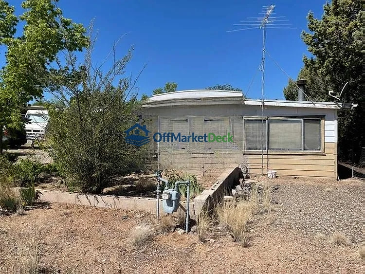 Off-market house in Prescott, Arizona — 2 beds, 1 bath, $135,000 - Blurred background Image
