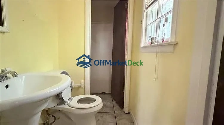 Off-market house in Atlanta, Georgia — 3 beds, 1.5 baths, $130,000 — photo 5 of 8
