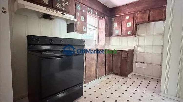 Off-market house in Atlanta, Georgia — 3 beds, 1.5 baths, $130,000 — photo 2 of 8