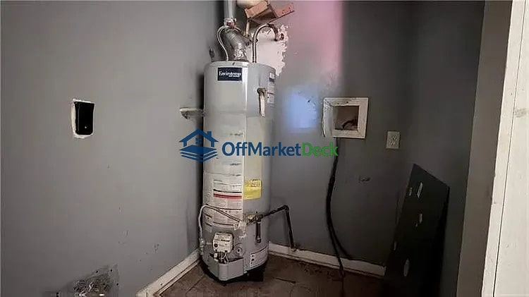 Off-market house in Atlanta, Georgia — 3 beds, 1.5 baths, $130,000 — photo 6 of 8