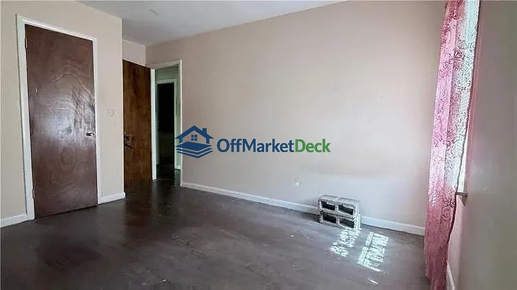 Off-market house in Atlanta, Georgia — 3 beds, 1.5 baths, $130,000 — photo 4 of 8
