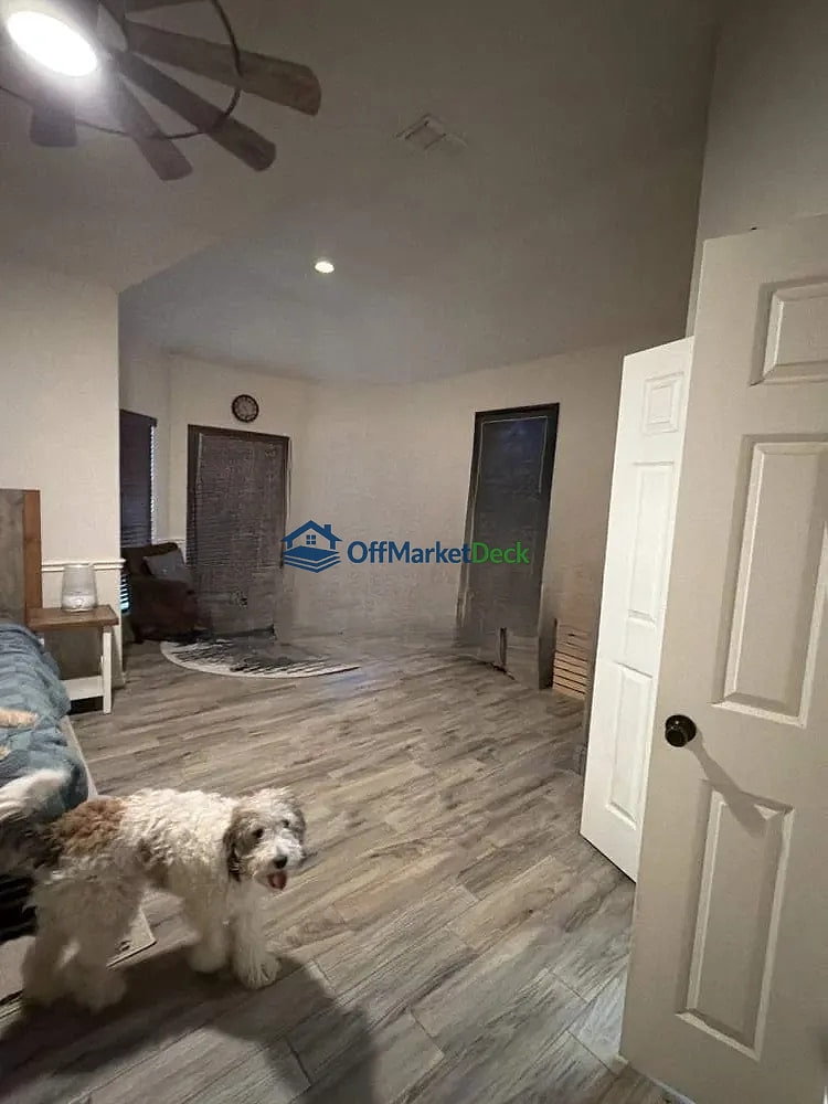 Off-market house in Fort Worth, Texas — 5 beds, 3 baths, $425,000 — photo 3 of 8