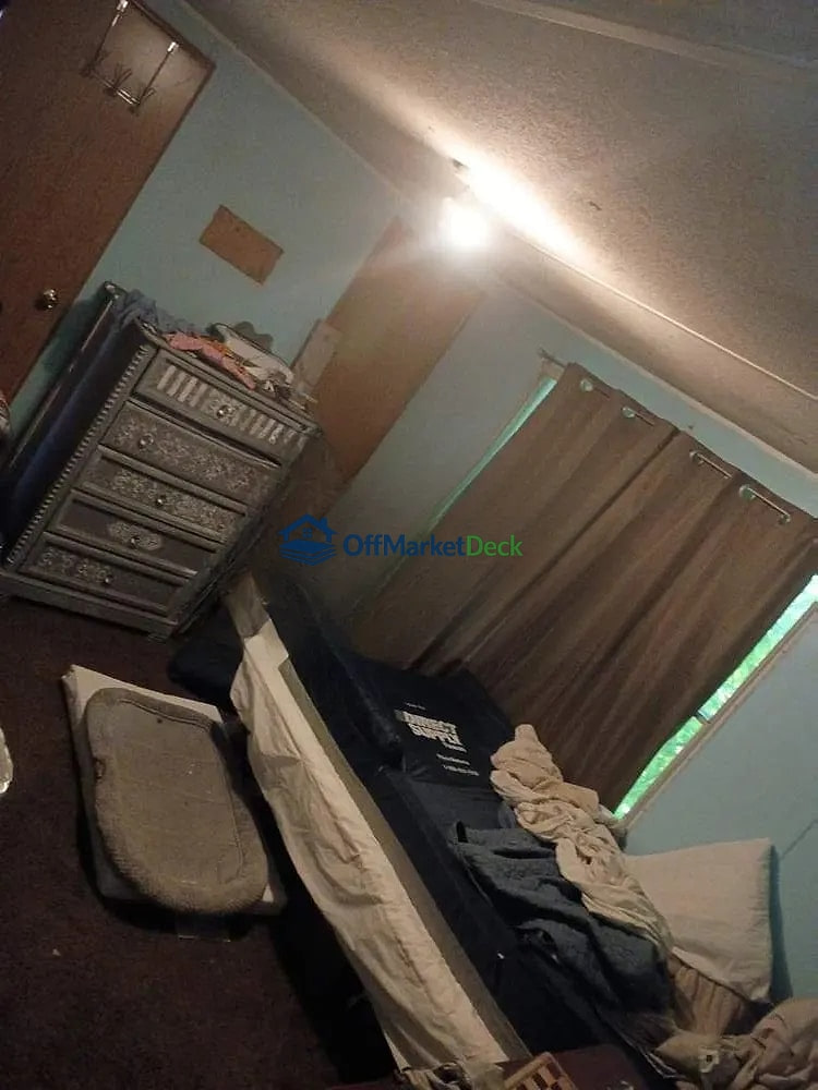 Off-market house in Decatur, Tennessee — 2 beds, 1 bath, $30,000 — photo 8 of 8