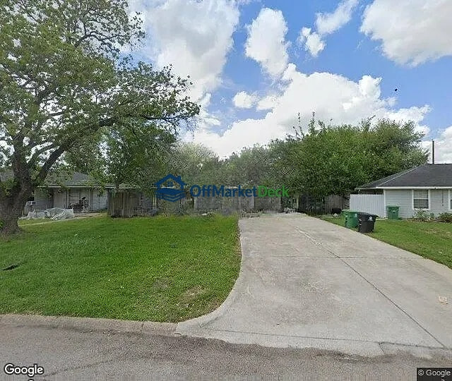 Off-market house in Houston, Texas — 3 beds, 1 bath, $127,500 — photo 2 of 3