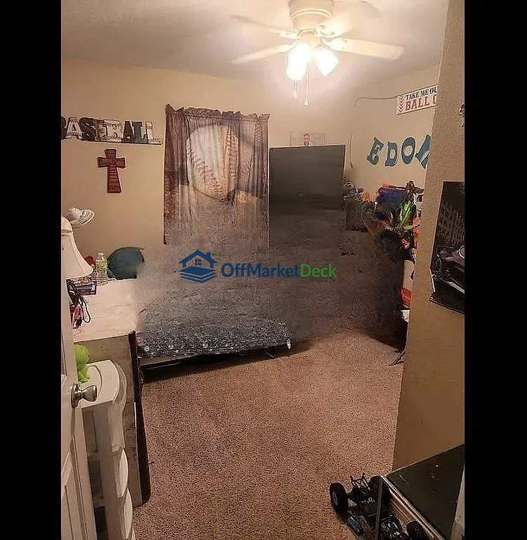 Off-market house in Sherman, Texas — 3 beds, 2.5 baths, $125,000 — photo 3 of 8