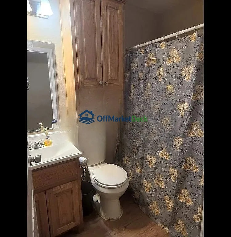 Off-market house in Sherman, Texas — 3 beds, 2.5 baths, $125,000 — photo 7 of 8