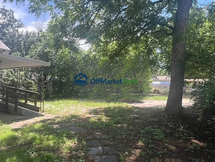 Off-market house in Fort Worth, Texas — 4 beds, 2.5 baths, $155,000 — photo 6 of 8