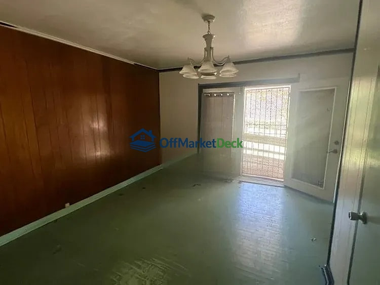 Off-market house in Fort Worth, Texas — 4 beds, 2.5 baths, $155,000 — photo 8 of 8