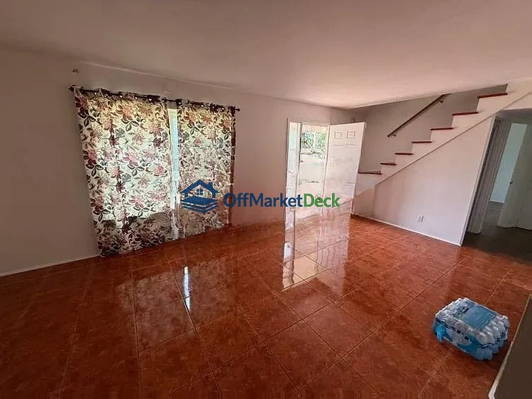 Off-market house in San Antonio, Texas — 4 beds, 2 baths, $205,000 — photo 5 of 8