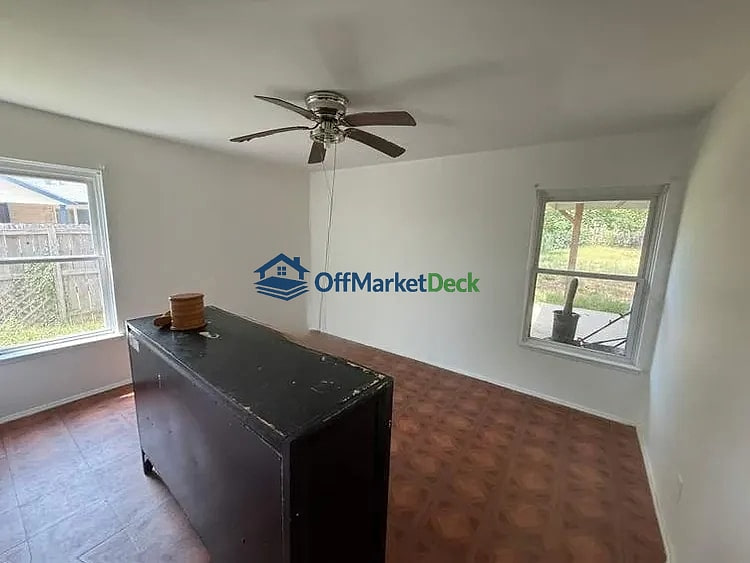 Off-market house in San Antonio, Texas — 4 beds, 2 baths, $205,000 - Blurred background Image