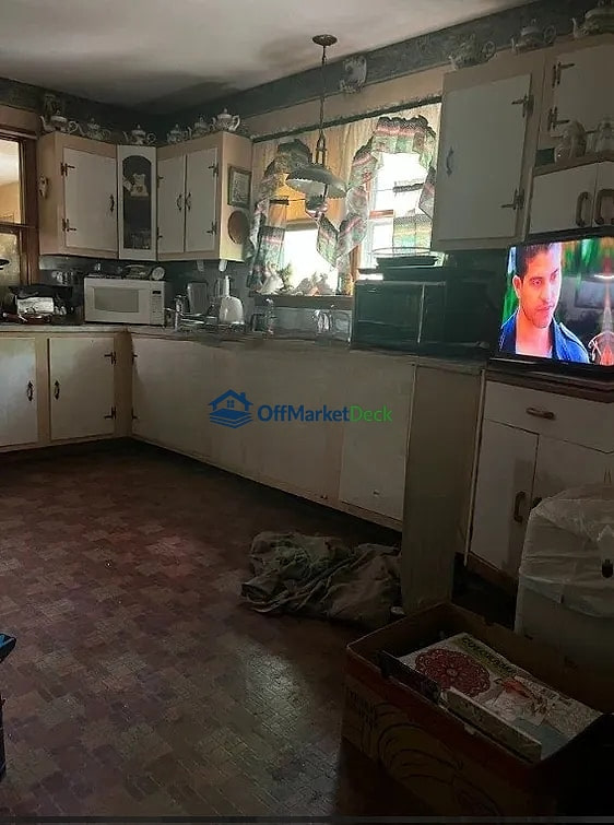 Off-market house in Pemberton Township, New Jersey — 2 beds, 1 bath, $180,000 — photo 3 of 8