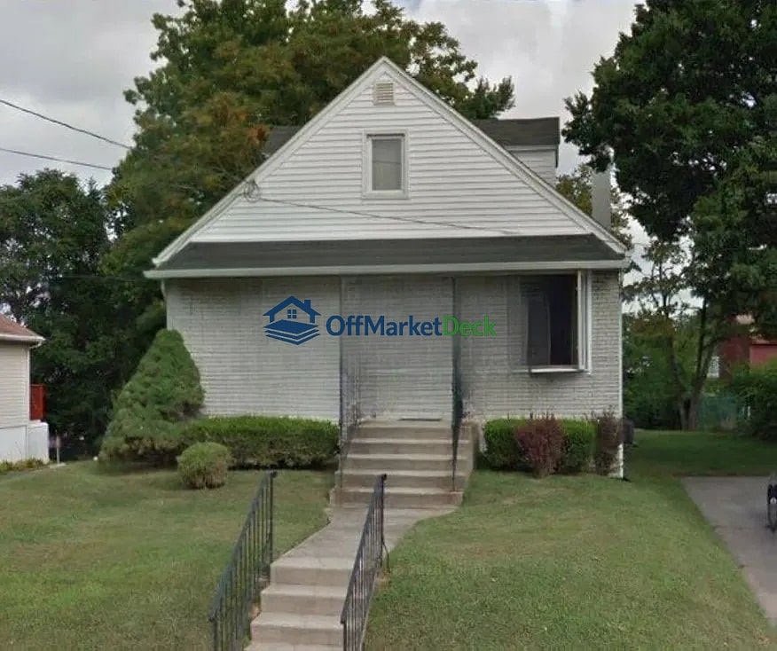 Off-market house in Runnemede, New Jersey — 3 beds, 2 baths, $235,000 - Blurred background Image