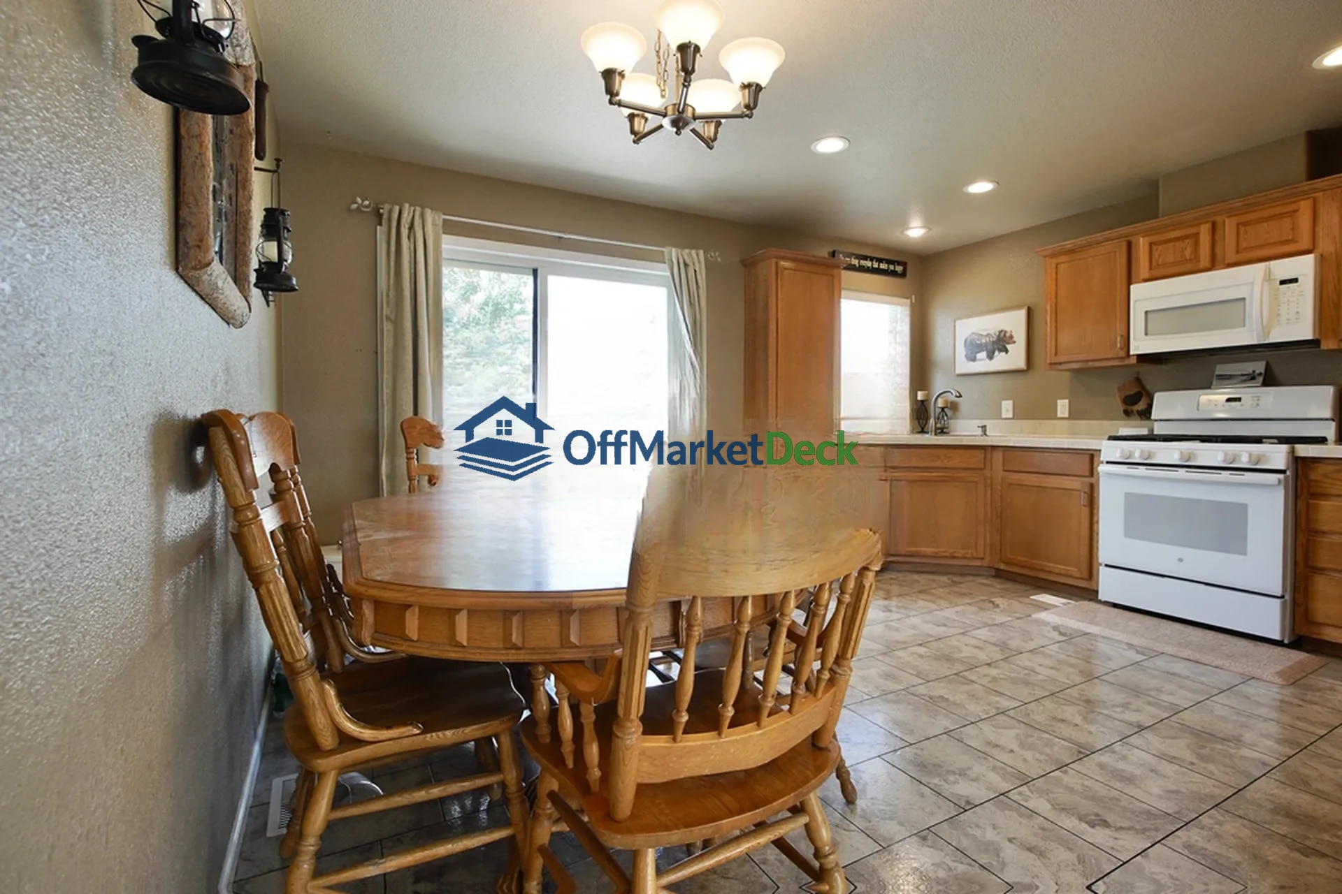 Off-market house in Casper, Wyoming — 3 beds, 2 baths, $330,000 — photo 7 of 8