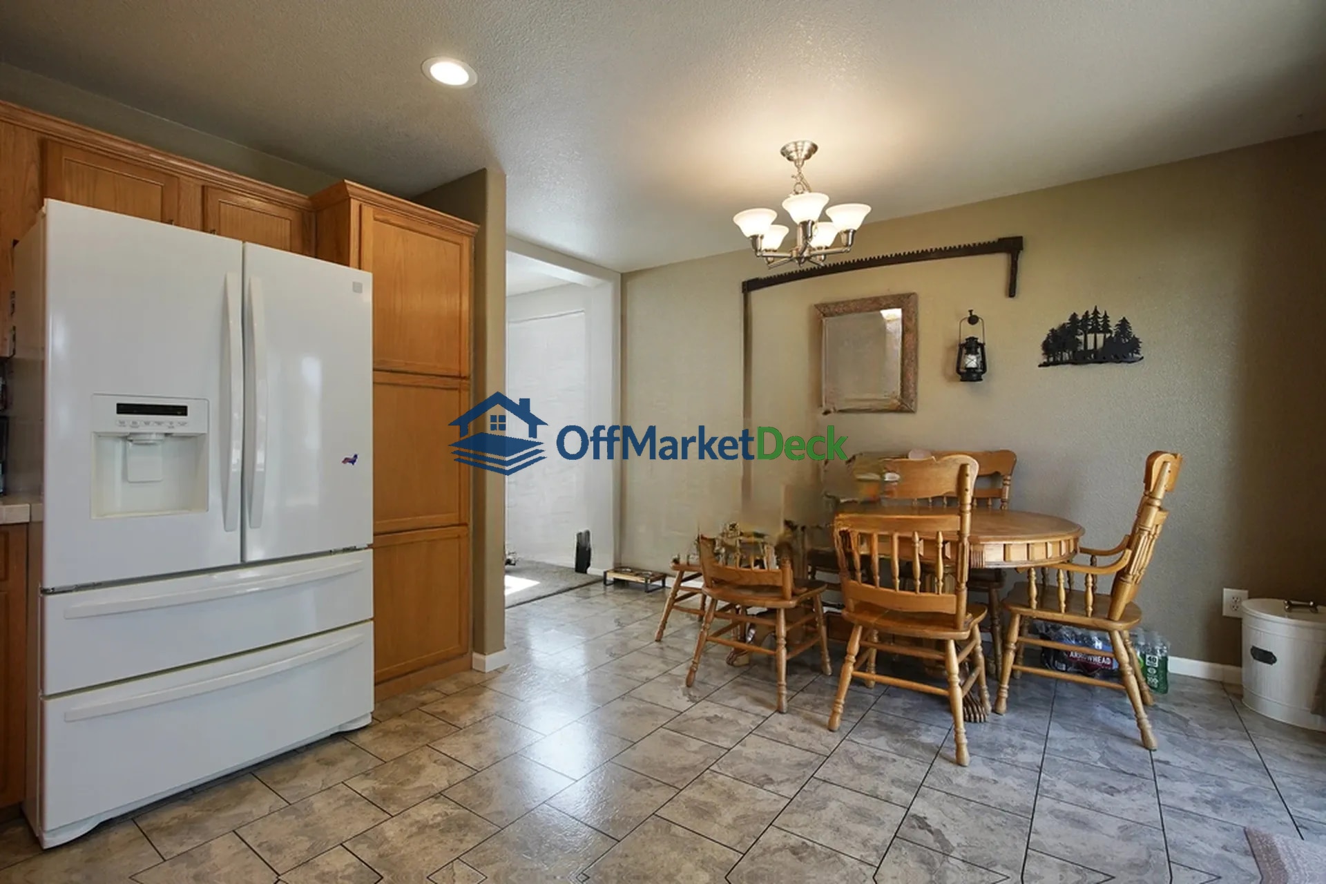 Off-market house in Casper, Wyoming — 3 beds, 2 baths, $330,000 — photo 4 of 8