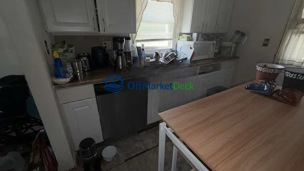 Off-market house in Taylor, Michigan — 2 beds, 1 bath, $79,781 — photo 7 of 8
