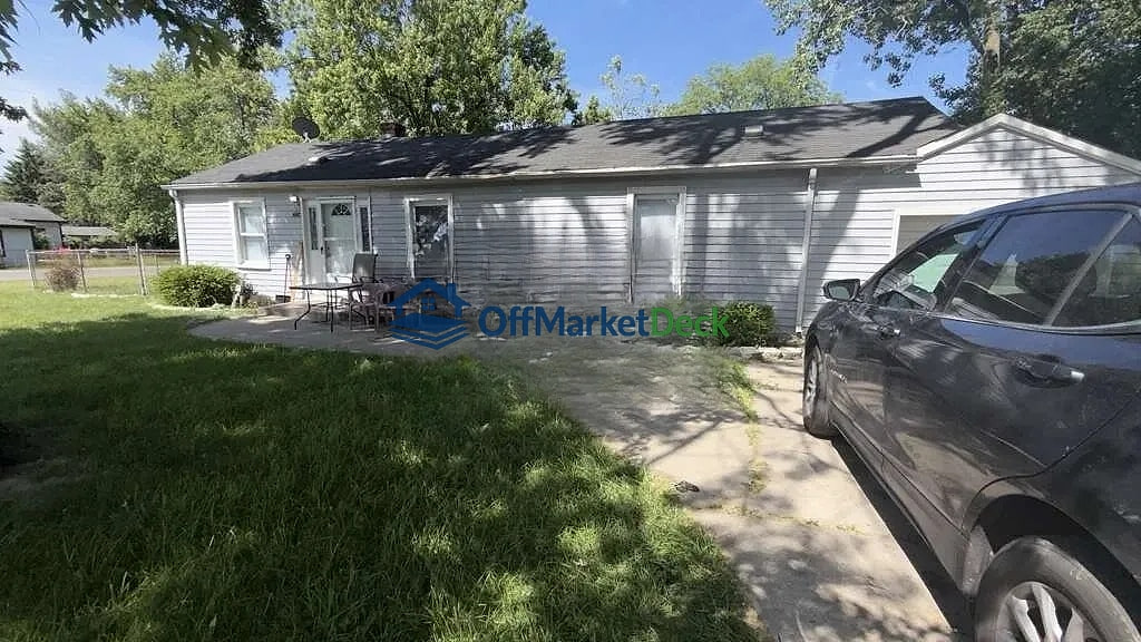 Off-market house in Taylor, Michigan — 2 beds, 1 bath, $79,781 — photo 2 of 8