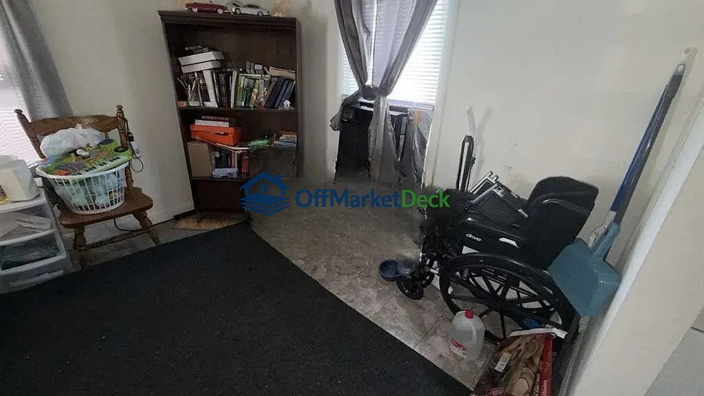 Off-market house in Taylor, Michigan — 2 beds, 1 bath, $79,781 — photo 8 of 8