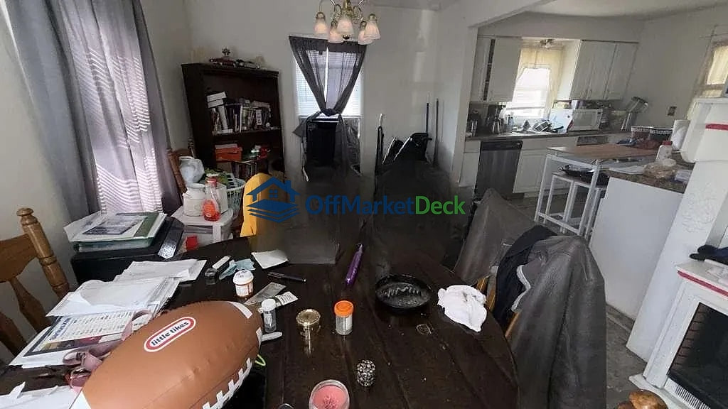 Off-market house in Taylor, Michigan — 2 beds, 1 bath, $79,781 — photo 4 of 8
