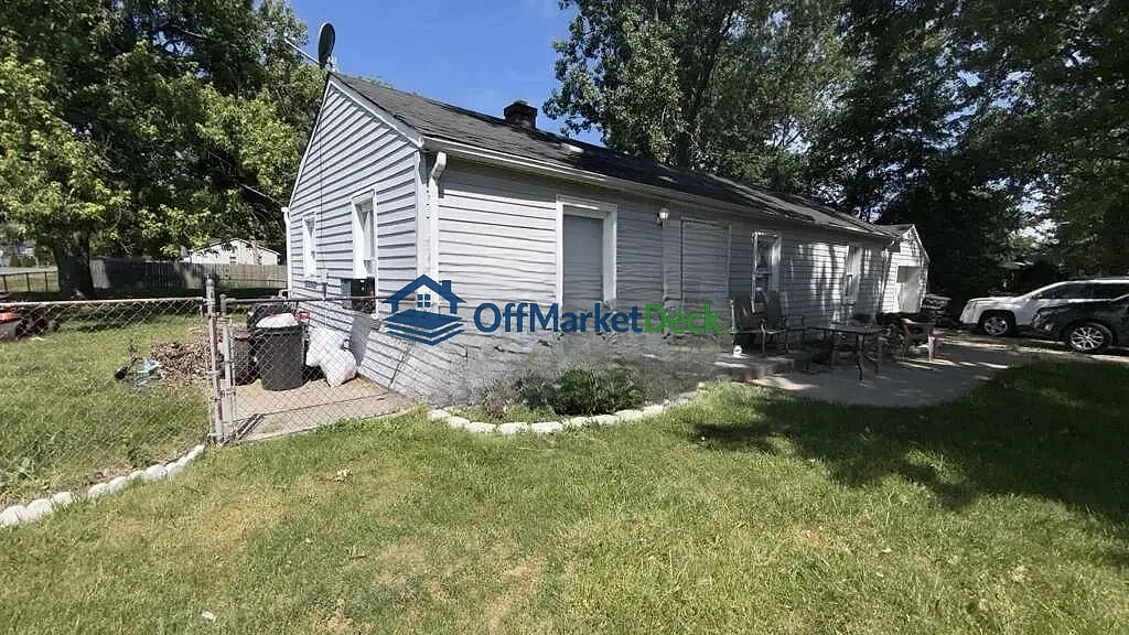 Off-market house in Taylor, Michigan — 2 beds, 1 bath, $79,781 — photo 3 of 8