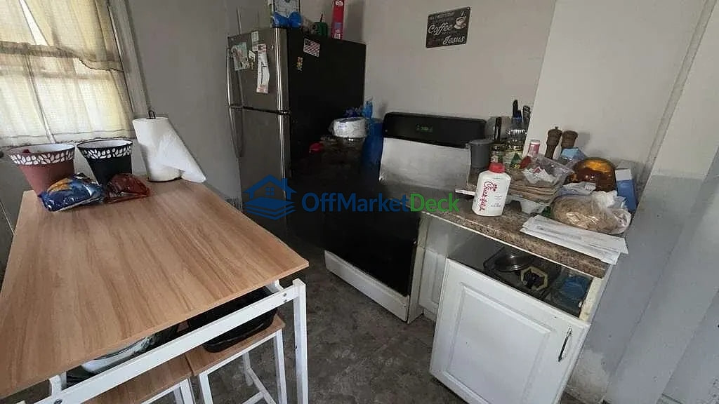 Off-market house in Taylor, Michigan — 2 beds, 1 bath, $79,781 — photo 6 of 8