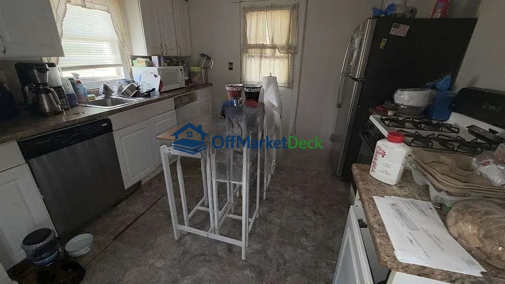 Off-market house in Taylor, Michigan — 2 beds, 1 bath, $79,781 — photo 5 of 8