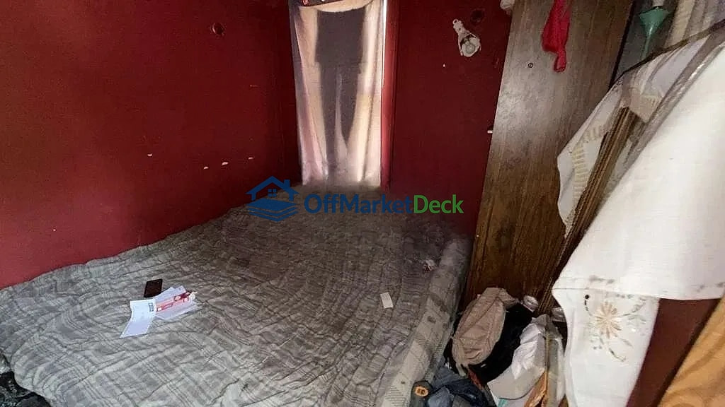 Off-market house in Detroit, Michigan — 2 beds, 1 bath, $23,400 — photo 6 of 8
