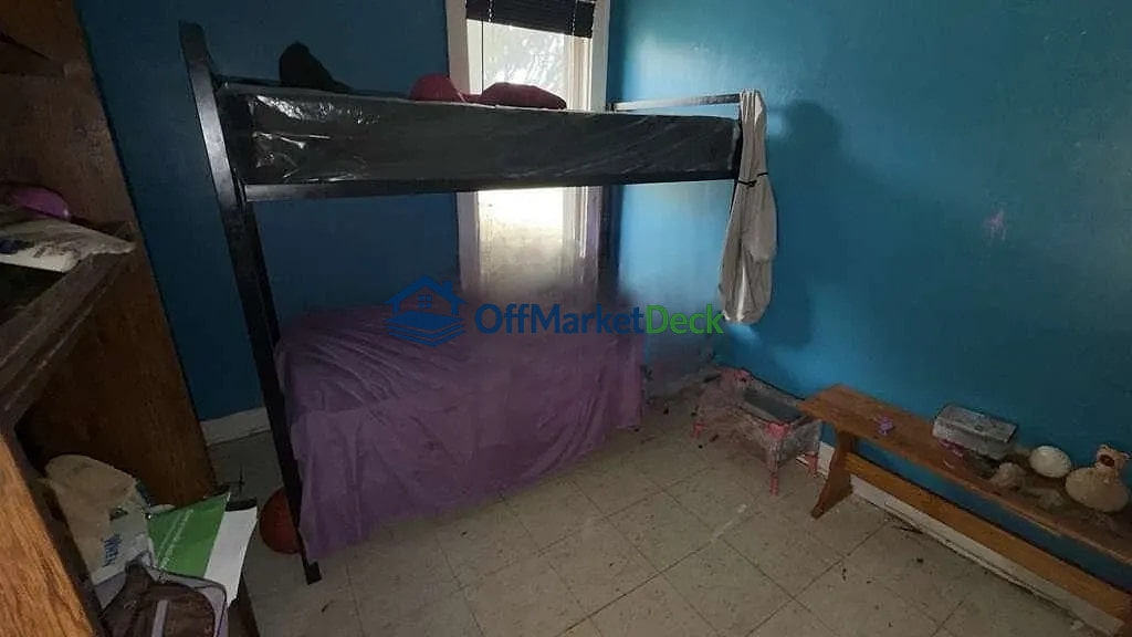 Off-market house in Detroit, Michigan — 2 beds, 1 bath, $23,400 — photo 8 of 8