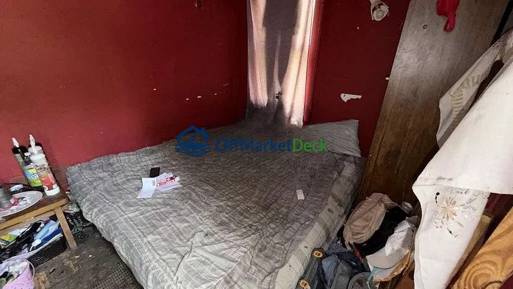 Off-market house in Detroit, Michigan — 2 beds, 1 bath, $23,400 — photo 5 of 8