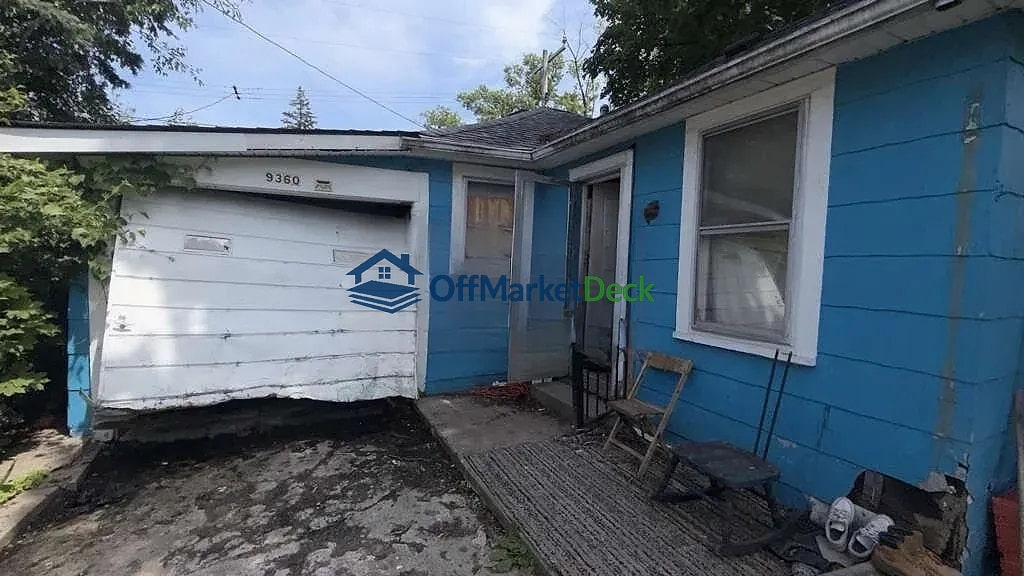 Off-market house in Detroit, Michigan — 2 beds, 1 bath, $23,400 — photo 2 of 8
