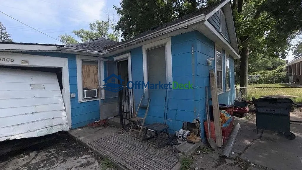 Off-market house in Detroit, Michigan — 2 beds, 1 bath, $23,400 — photo 3 of 8